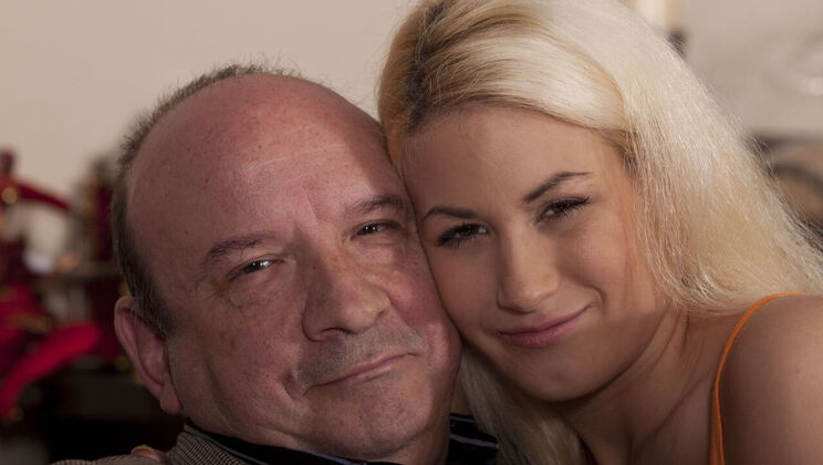 [Oldje] - Pussy Licking in Striptease - Fialucci - Yenna