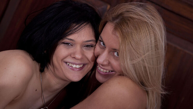 [Oldje] - Neil Takes on Two Hot Chicks - Nikky Thorne - Neil - Miho Lechter