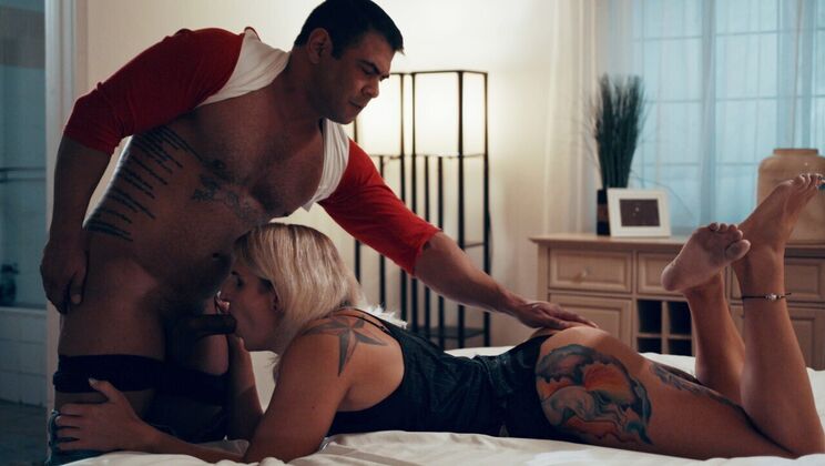 Draven Navarro Fucks Latina Shemale Summer Rayne in Doggystyle