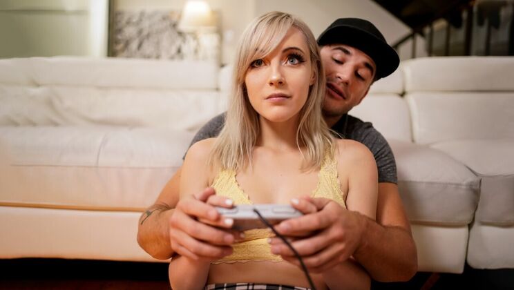 [RealityJunkies] - Tattooed Stepsister Gets Down