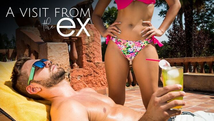 [JoyBear] - Juan Lucho Meets Julia De Lucia Outside