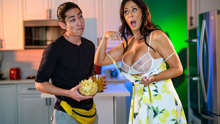 [MyFriend'sHotMom] - Reagan Foxx and David Lee in a hot sex session - Reagan Foxx - David Lee