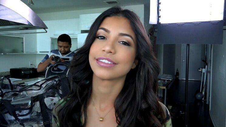 Sloppy BJ with Brunette Veronica Rodriguez