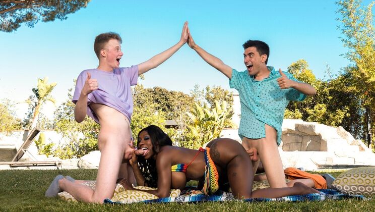 [LilHumpers] - MILF Ebony Mystique's Outdoor Threesome - Jordi El Niño Polla - Ebony Mystique - Jimmy Michaels