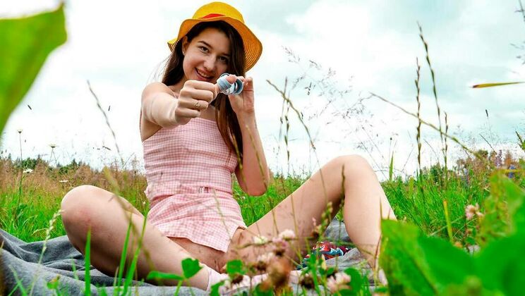 [ClubSweethearts] - Surrounded By Blooms, Jolie Butt Gets Intimate