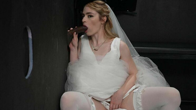 [GloryHole] - College Girl Reese Robbins Fucks