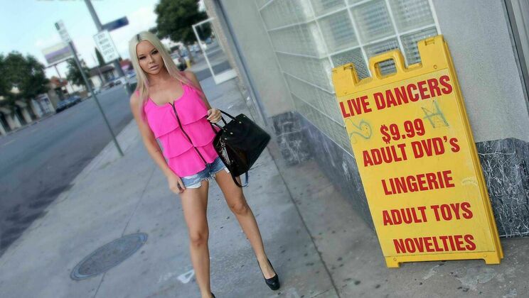 Anal Action with Petite Rachele Richey