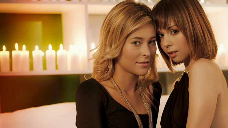 [SexArt] - Curly Haired Cuties Share a Kiss - Lola Reve - Ariel Rebel