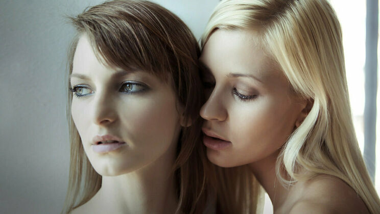 [SexArt] - Close-Up Action: Skinny Blonde and Brunette Lesbians in Love - Chapter 1 (2014)