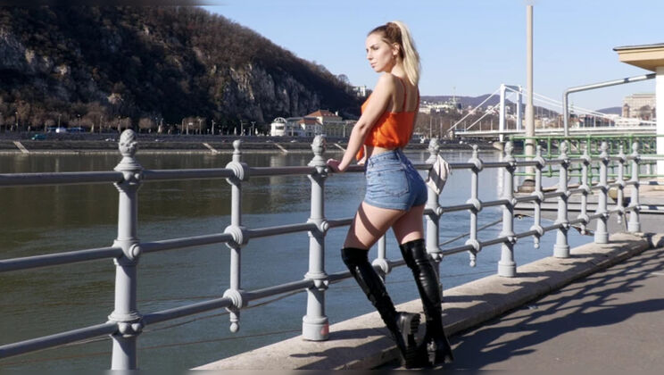 Young Dee Vine Takes Center Stage in a Hotel Cumshot Fantasy