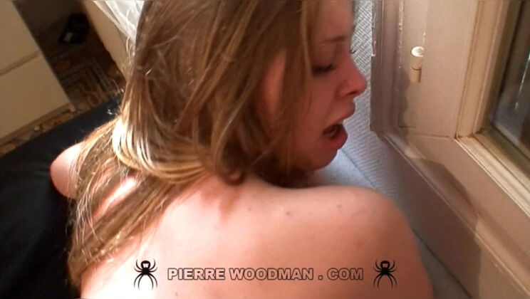 Blowjob and Cumshot with Holly Viya