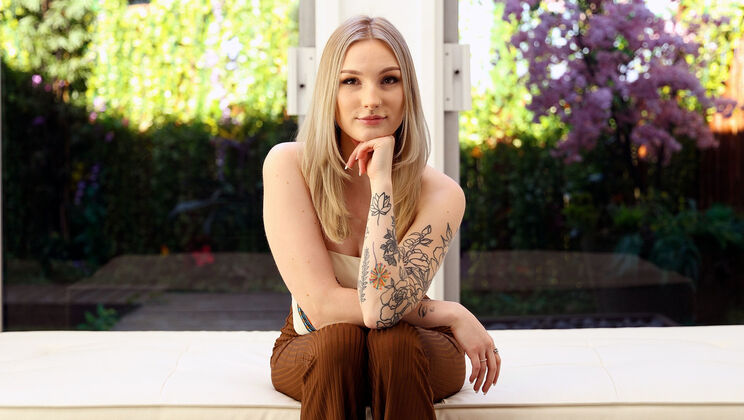 [CastingCouchHD] - Syrah's Ass Licking Debut