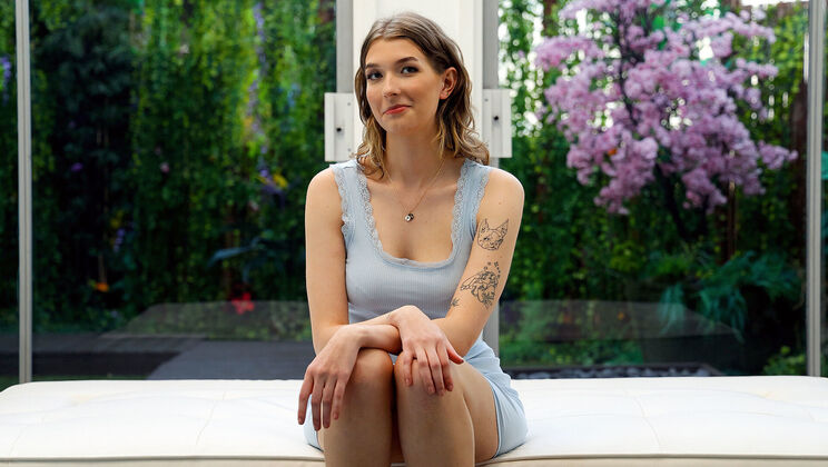 [NetGirl] - Bea Gets Fucked in the Ass - Bea