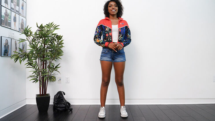 [NetVideoGirls] - Getting Cum on Mia's Face