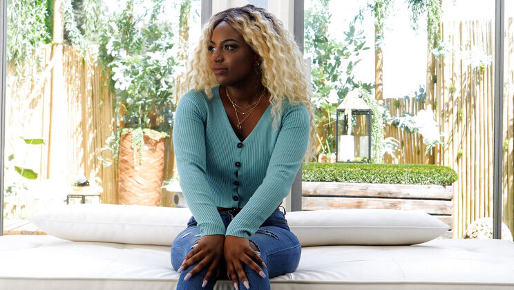 [CastingCouchHD] - Naomi's Reverse Cowgirl Skills - Naomi