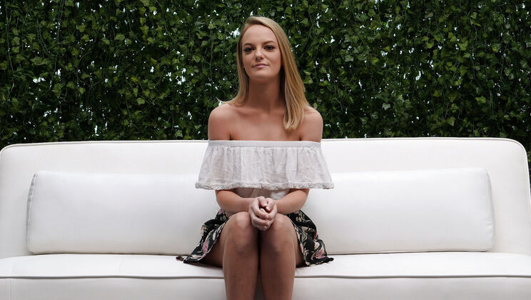 [NetGirl] - Emma Performs Her Best - Emma