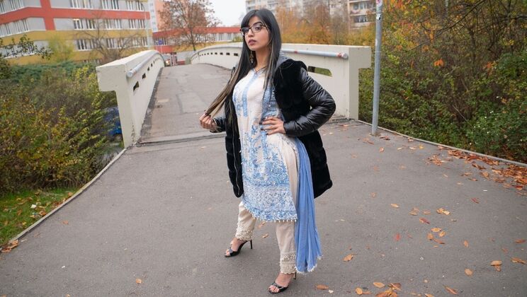 [PublicAgent] -  Bathroom Blowjob with Aaliyah Yasin 