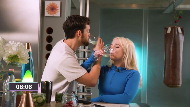 [Ersties] - Kissing Close-Ups: Blonde & Trimmed Temptations