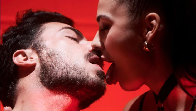 Sex Invitation - Bondage and Threesome Action