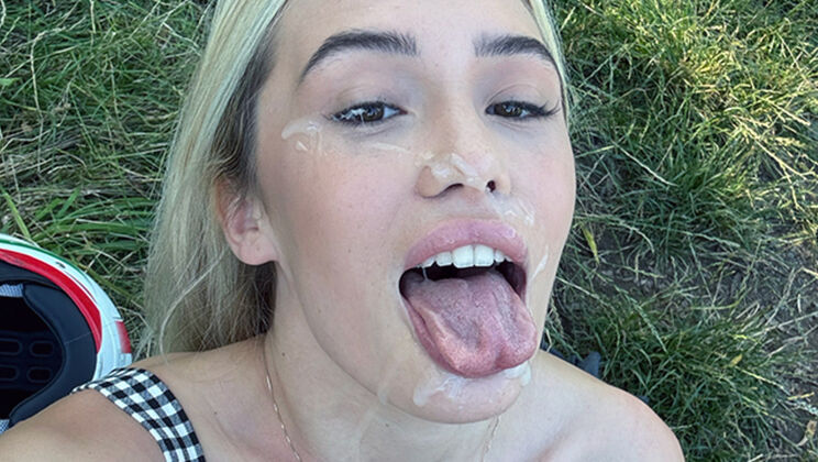 Stanley Gets Blowjob from Blonde Rika Outdoors