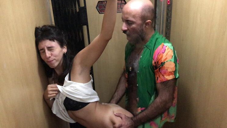 Edu & Fe Going Up – Female POV Quickie in Public