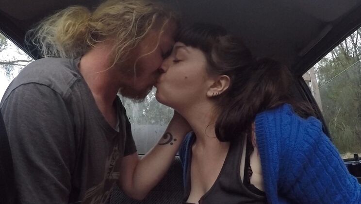 The Pickup Artists: Bee & Mac Get Handy Outside