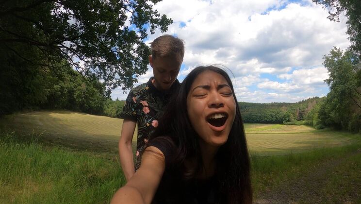Leo Gets a Field Handjob From Kim in POV