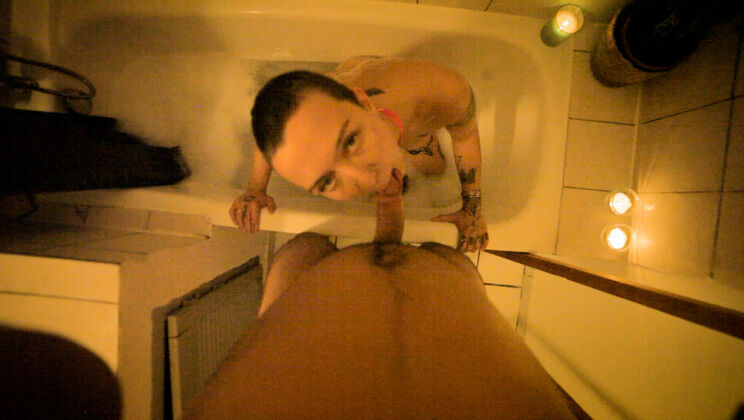 Lulu Blowbang In The Bathtub