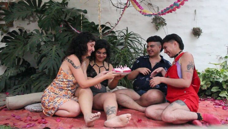 Cumple Quartet: Swinger 4some with Kissing & Licking
