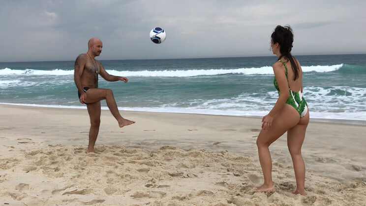 Edu & Fe in World Cup Special: Spitting Distance - Dirty Talk and Spit